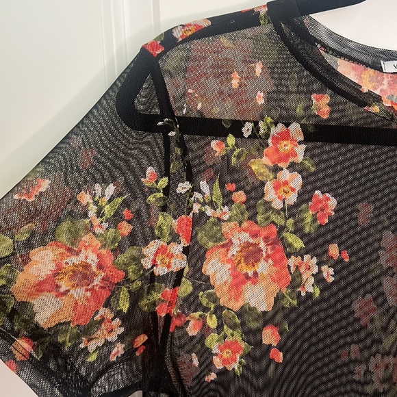 Sheer short sleeve floral elegant top size L - Picture 3 of 4